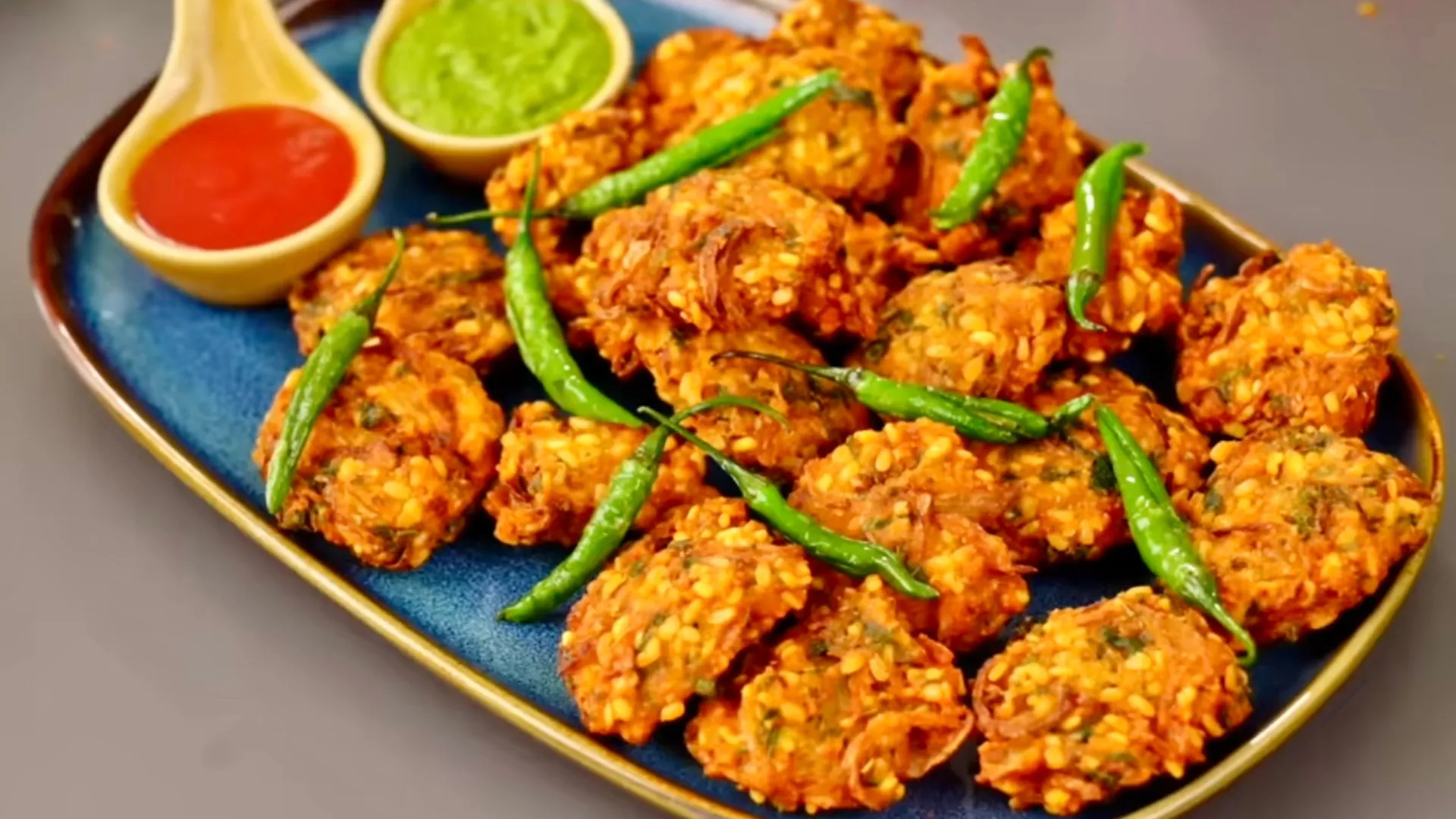 Moong Dal Pakoda Recipe In Hindi